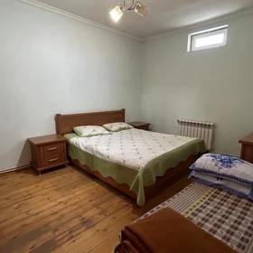 In Baku 70.0 m² house with 3.0 rooms is for rent - Image 4