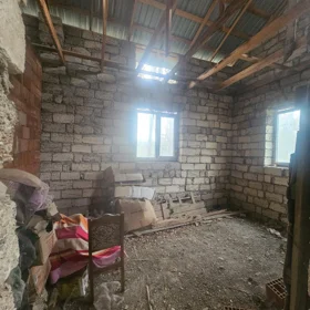 In Baku 100.0 m² house with 4.0 rooms is for sale - Image 5
