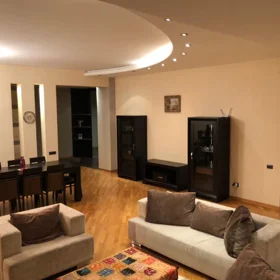 In Baku 200.0 m² apartment is for rent - Image 2