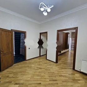 In Baku 70.0 m² apartment is for sale - Image 4