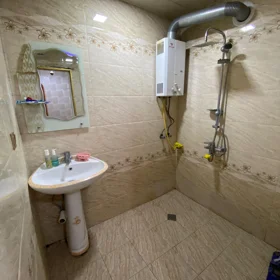 In Baku 70.0 m² apartment is for sale - Image 4