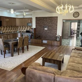 In Baku 120.0 m² apartment is for rent - Image 3