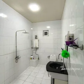 In Baku 300.0 m² house with 4.0 rooms is for sale - Image 3