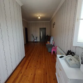 In Baku 360.0 m² house with 4.0 rooms is for sale - Image 4