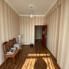 In Baku 90.0 m² apartment is for sale - Image 3