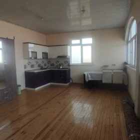 In Baku 200.0 m² house with 8.0 rooms is for sale - Image 2
