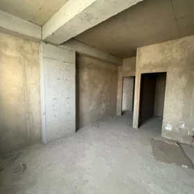 In Baku 191.0 m² apartment is for sale - Image 3