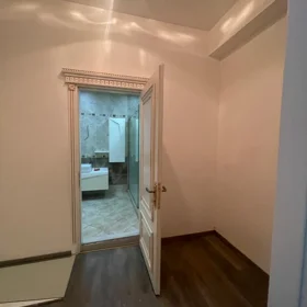 In Baku 204.0 m² apartment is for sale - Image 5