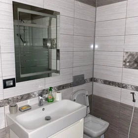 In Baku 140.0 m² apartment is for rent - Image 4