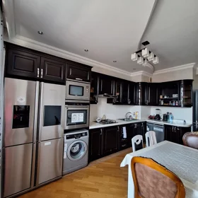 In Baku 130.0 m² apartment is for sale - Image 4