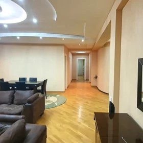 In Baku 210.0 m² apartment is for rent - Image 2