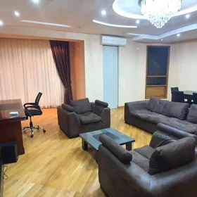 In Baku 210.0 m² apartment is for rent - Image 4