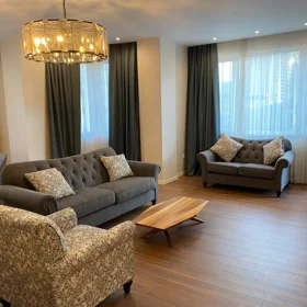 In Baku 220.0 m² apartment is for rent - Image 2