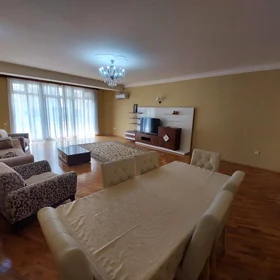 In Baku 170.0 m² apartment is for rent - Image 2