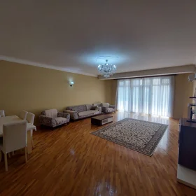 In Baku 170.0 m² apartment is for rent - Image 3