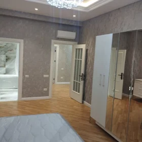 In Baku 130.0 m² apartment is for rent - Image 4