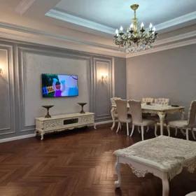 In Baku 180.0 m² apartment is for sale - Image 4