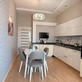 In Baku 180.0 m² apartment is for rent - Image 3