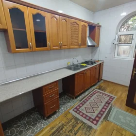 In Baku 160.0 m² house with 4.0 rooms is for rent - Image 2