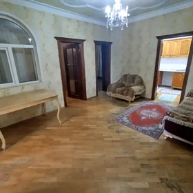 In Baku 160.0 m² house with 4.0 rooms is for rent - Image 3