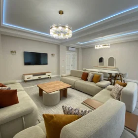 In Baku 180.0 m² apartment is for rent - Image 2
