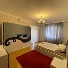 In Baku 140.0 m² apartment is for rent - Image 4