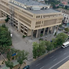 In Baku 96.0 m² apartment is for rent - Image 2