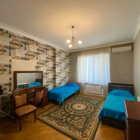 In Baku 140.0 m² apartment is for rent - Image 5