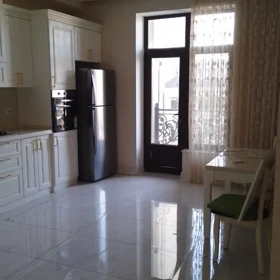 In Baku 140.0 m² apartment is for rent - Image 3