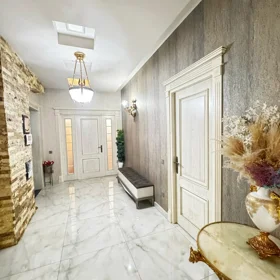 In Baku 180.0 m² apartment is for rent - Изображение 2