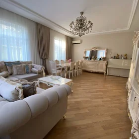 In Baku 400.0 m² house with 7.0 rooms is for rent - Image 2
