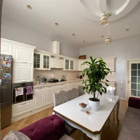 In Baku 400.0 m² house with 7.0 rooms is for rent - Image 3