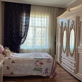 In Baku 400.0 m² house with 7.0 rooms is for rent - Image 5