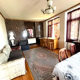 In Baku 210.0 m² house with 8.0 rooms is for rent - Image 2