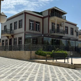 In Baku 380.0 m² house with 7.0 rooms is for sale - Image 2