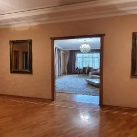 In Baku 220.0 m² apartment is for rent - Image 5