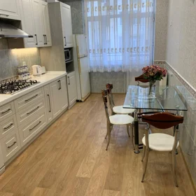 In Baku 200.0 m² apartment is for rent - Image 3