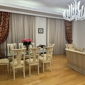 In Baku 186.0 m² apartment is for sale - Изображение 2