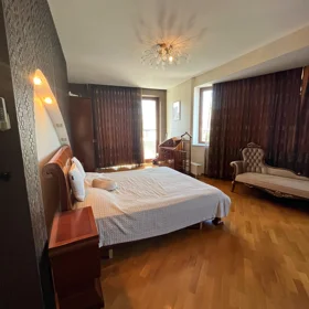 In Baku 190.0 m² apartment is for rent - Image 2