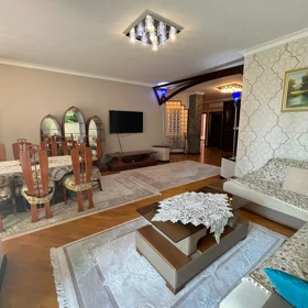 In Baku 190.0 m² apartment is for rent - Image 3