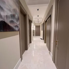 In Baku 200.0 m² apartment is for rent - Image 2