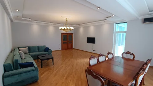 In Baku 220.0 m² apartment is for rent - Image 3