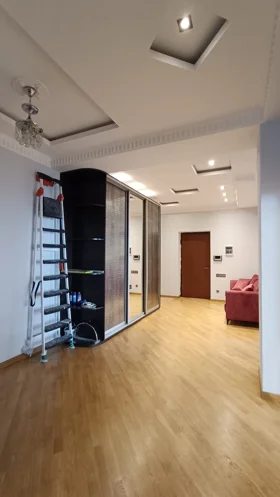In Baku 220.0 m² apartment is for rent - Image 5