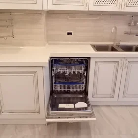 In Baku 200.0 m² apartment is for rent - Image 2