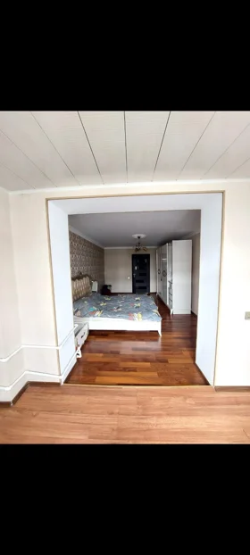 In Baku 90.0 m² apartment is for sale - Image 2