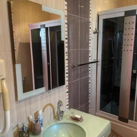 In Baku 400.0 m² house with 7.0 rooms is for sale - Image 5
