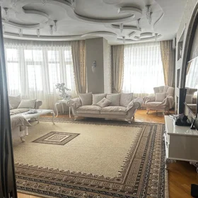 In Baku 215.0 m² apartment is for sale - Image 2