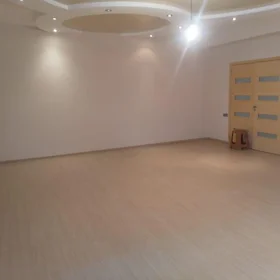 In Baku 210.0 m² apartment is for sale - Image 3
