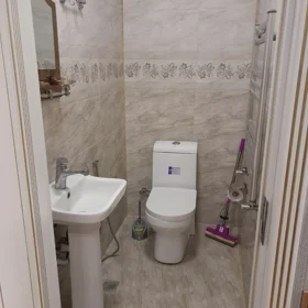 In Baku 100.0 m² apartment is for sale - Image 3