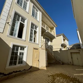 In Baku 300.0 m² house with 4.0 rooms is for sale - Image 2